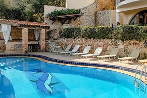 Dream Lux Flat with Great Outdoor Pool & Parking