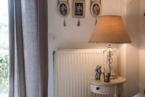 Dream Lux Flat with Great Outdoor Pool & Parking