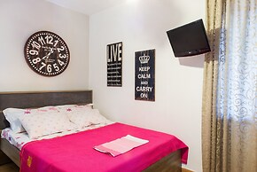 Dream Lux Flat with Great Outdoor Pool & Parking