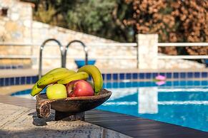 Dream Lux Flat with Great Outdoor Pool & Parking