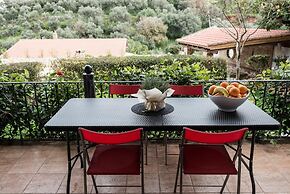 Dream Lux Flat with Great Outdoor Pool & Parking