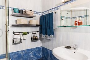 Dream Lux Flat with Great Outdoor Pool & Parking