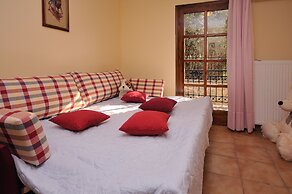 Family Maisonette with Pool near Beach