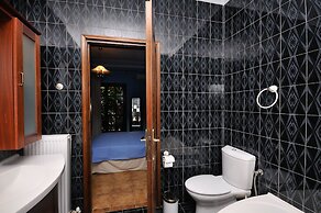 Family Maisonette with Pool near Beach