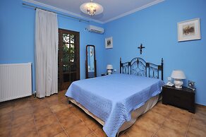 Family Maisonette with Pool near Beach