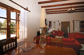 Family Maisonette with Pool near Beach