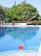 Family Maisonette with Pool near Beach