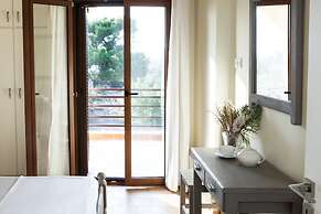 Family Vacation home with Views in Heart of Mani