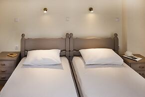 Family Vacation home with Views in Heart of Mani