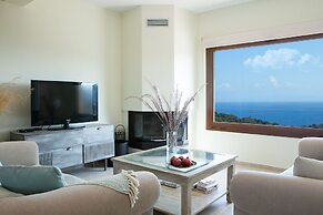 Family Vacation home with Views in Heart of Mani