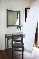 Family Vacation home with Views in Heart of Mani