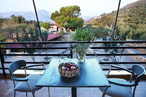 Family Vacation home with Views in Heart of Mani