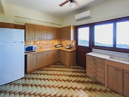 Family Vacation home with Views in Heart of Mani