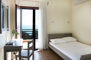 Family Vacation home with Views in Heart of Mani