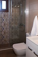 Family Vacation home with Views in Heart of Mani