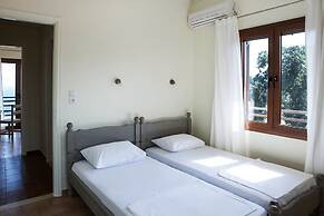 Family Vacation home with Views in Heart of Mani