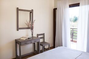 Family Vacation home with Views in Heart of Mani