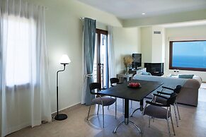 Family Vacation home with Views in Heart of Mani