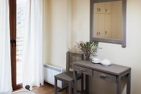 Family Vacation home with Views in Heart of Mani