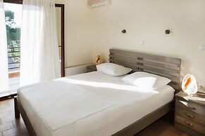 Family Vacation home with Views in Heart of Mani