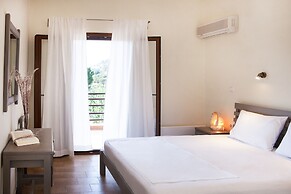 Family Vacation home with Views in Heart of Mani