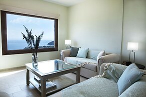 Family Vacation home with Views in Heart of Mani