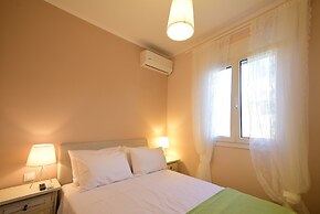 Gorgeous Villa with Garden - Stavros Beach