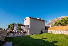 Gorgeous Villa with Garden - Stavros Beach