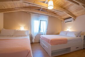 Gorgeous Villa with Garden - Stavros Beach