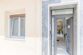 Grandma's Chic & Bright Athenian Home with a Patio