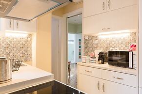 Grandma's Chic & Bright Athenian Home with a Patio