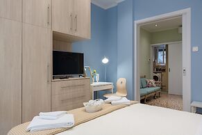 Grandma's Chic & Bright Athenian Home with a Patio