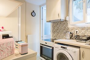 Grandma's Chic & Bright Athenian Home with a Patio