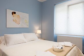 Grandma's Chic & Bright Athenian Home with a Patio