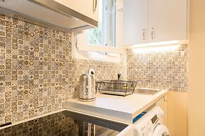 Grandma's Chic & Bright Athenian Home with a Patio