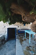 Karavos View - A Unique Artists' Hideaway Paradise