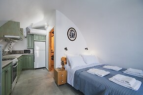 Karavos View - A Unique Artists' Hideaway Paradise