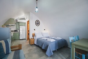 Karavos View - A Unique Artists' Hideaway Paradise