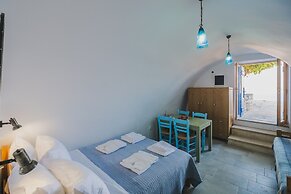 Karavos View - A Unique Artists' Hideaway Paradise