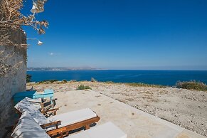 Karavos View - A Unique Artists' Hideaway Paradise