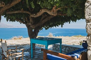 Karavos View - A Unique Artists' Hideaway Paradise