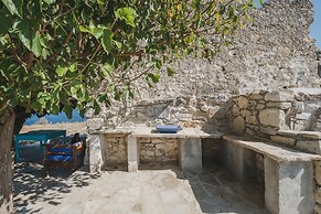 Karavos View - A Unique Artists' Hideaway Paradise