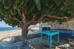 Karavos View - A Unique Artists' Hideaway Paradise