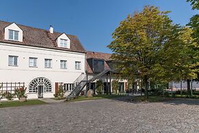 Yard Resort