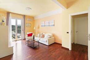 Gavinana Apartment by Mmega