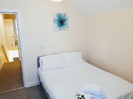 The Hazel Oak Apartment