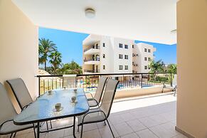 2 bed Apartment Overlooking Pool - Oroklini