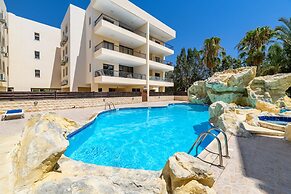 2 bed Apartment Overlooking Pool - Oroklini