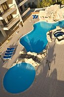 2 bed Apartment Overlooking Pool - Oroklini