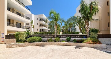 2 bed Apartment Overlooking Pool - Oroklini